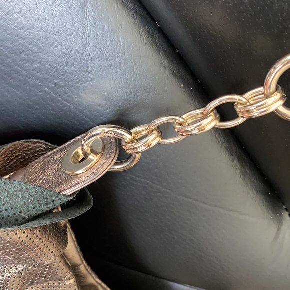 Alessandro Dell’ Acqua frilly bag in a bright gold - Picture 2 of 14